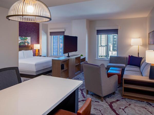 Hyatt House Tampa Downtown : photo 2 de la chambre king studio suite with kitchen and sofa bed