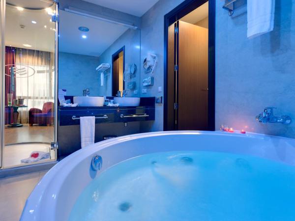 Hotel Crowne Plaza Madrid Airport : photo 4 de la chambre suite junior lit king-size
