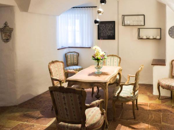 Altstadt Hotel Stadtkrug : photo 6 de la chambre family apartment (2-4 gäste=70m2, 5-6 gäste=90m2)