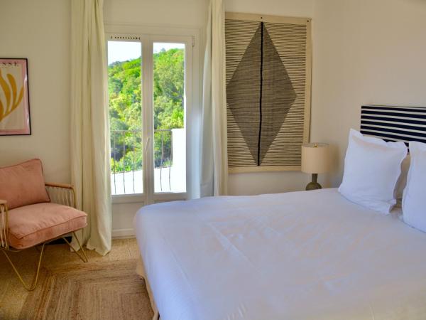 L'Écurie Du Castellas : photo 1 de la chambre chambre double deluxe avec balcon et climatisation - vue sur mer