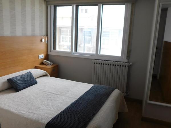 Hostal Crisol X Liste Station : photo 4 de la chambre chambre double deluxe (2 adultes + 1 enfant)