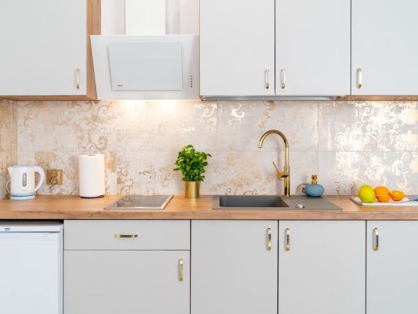 Helios Aparthotel : photo 9 de la chambre chambre triple avec kitchenette