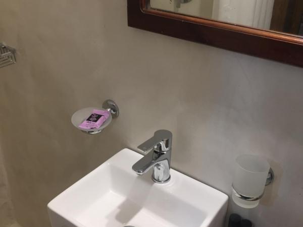 Captain Vasilis Hotel : photo 6 de la chambre chambre simple basique - vue sur cour