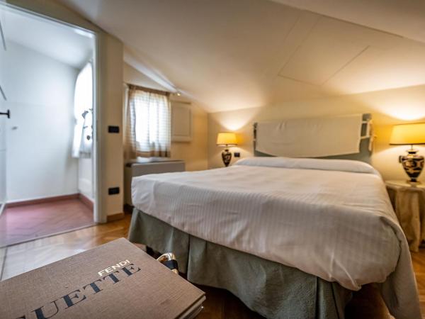 Palazzo Gamba Apartments al Duomo : photo 4 de la chambre appartement 3 chambres - vue sur dôme, baptistère et campanile