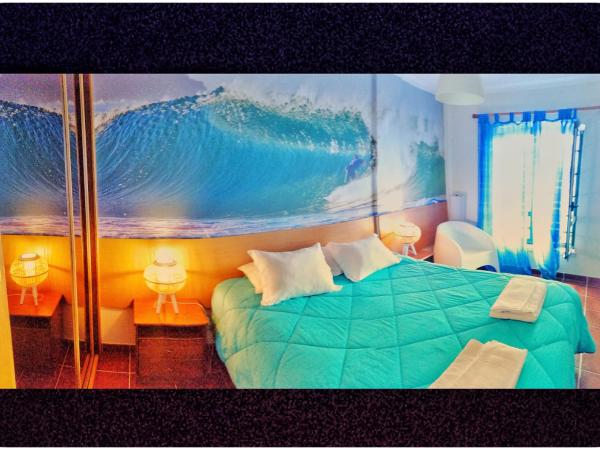 Supertubos Beach Hostel : photo 7 de la chambre chambre double - salle de bains commune - vue sur mer