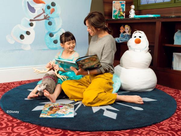 Hong Kong Disneyland Hotel : photo 7 de la chambre suite kingdom club frozen avec 2 lits doubles