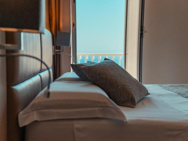 Splendid Hotel Taormina : photo 10 de la chambre chambre double deluxe avec balcon - vue sur mer