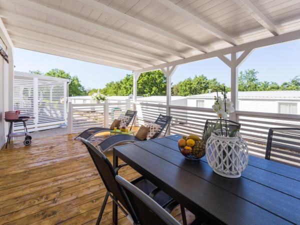 Zelena Laguna Mobile Homes : photo 9 de la chambre mobile home