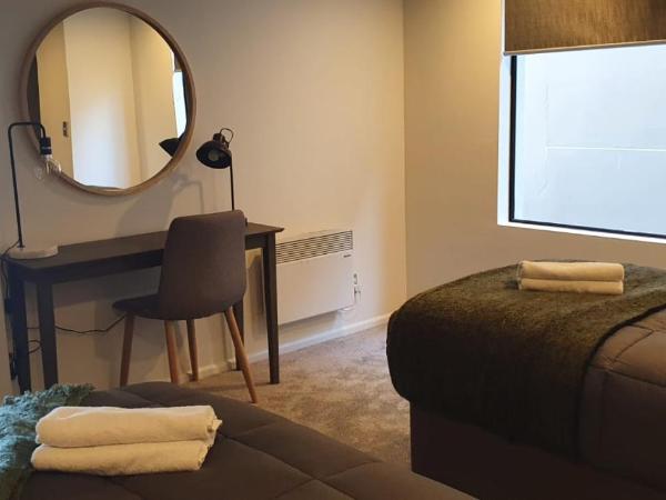 Lakefront Apartments,18 LAKE ESPLANADE ROAD : photo 6 de la chambre appartement en duplex