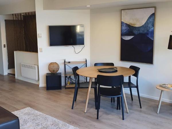 Lakefront Apartments,18 LAKE ESPLANADE ROAD : photo 9 de la chambre appartement en duplex