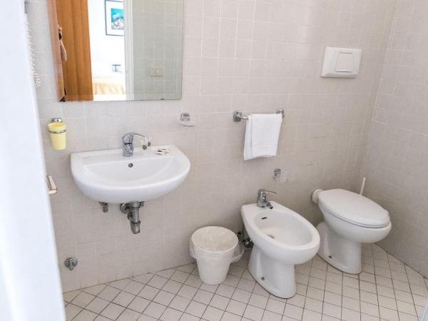 Hotel Villino Gallodoro : photo 4 de la chambre chambre triple Économique