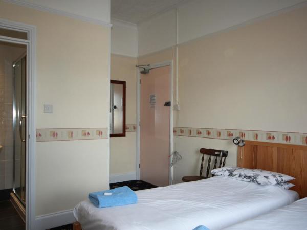 Dolphins Hotel : photo 4 de la chambre chambre lits jumeaux