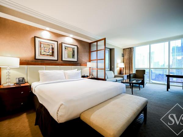 Signature Rental by Owner Direct : photo 4 de la chambre penthouse floor studio two-bedroom - strip view & balcony