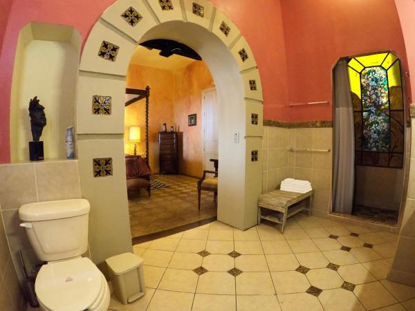 La Perla Hotel Boutique B&B : photo 3 de la chambre grande chambre lit queen-size