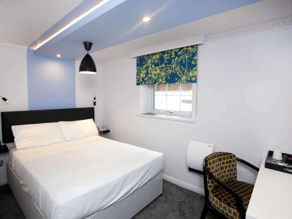 St James Hotel; BW Premier Collection : photo 1 de la chambre petite chambre simple avec lit double