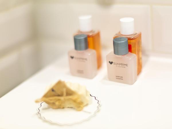 Sunprime C-Lounge - Adult Only : photo 5 de la chambre chambre double ou lits jumeaux - vue partielle sur mer