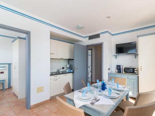 Resort del Mar : photo 6 de la chambre appartement supérieur 2 chambres avec balcon - vue sur mer (6 personnes)