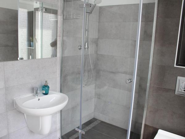 Szafirowy Zakątek : photo 3 de la chambre chambre double avec salle de bains privative