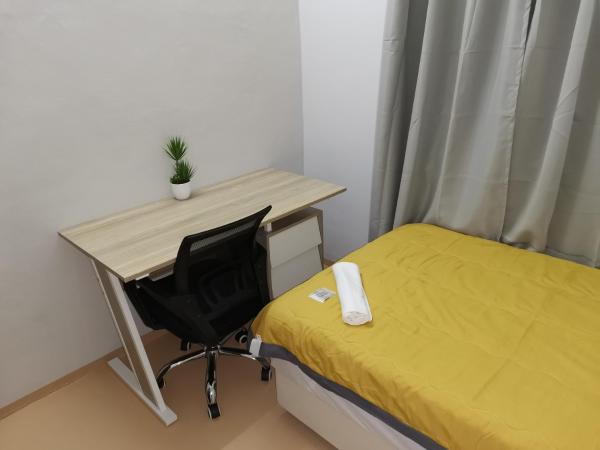 G Fortune Guest House Victoria Green : photo 3 de la chambre chambre simple avec salle de bains commune