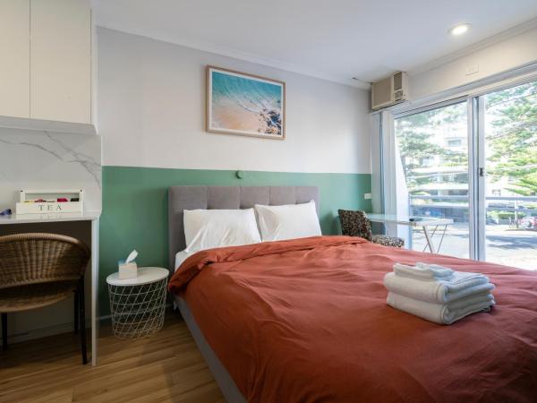 Manly Waves Studios & Apartments : photo 5 de la chambre studio avec balcon