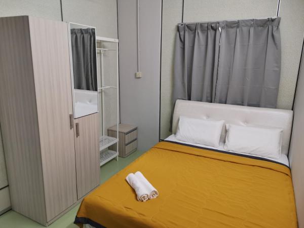 G Fortune Guest House Victoria Green : photo 3 de la chambre chambre double avec salle de bains commune