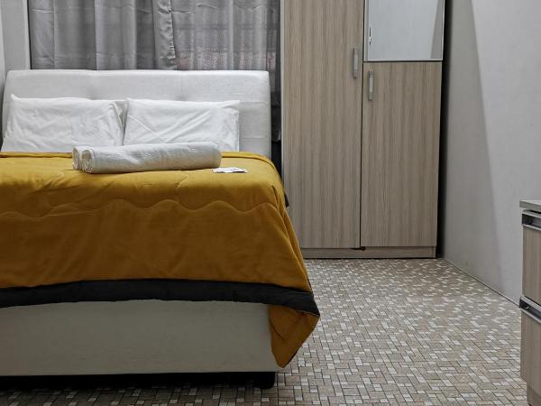 G Fortune Guest House Victoria Green : photo 2 de la chambre chambre double avec salle de bains privative