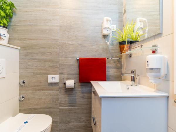 Hotel Dubrovnik : photo 6 de la chambre offre spéciale - chambre double avec balcon et navette aéroport aller simple