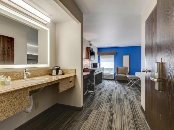 Alexis Inn and Suites Hotel : photo 1 de la chambre chambre lit king-size pour personnes à mobilité réduite - non-fumeurs