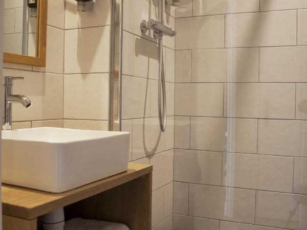 Hôtel Beau Rivage : photo 8 de la chambre chambre double ou lits jumeaux - vue sur lac