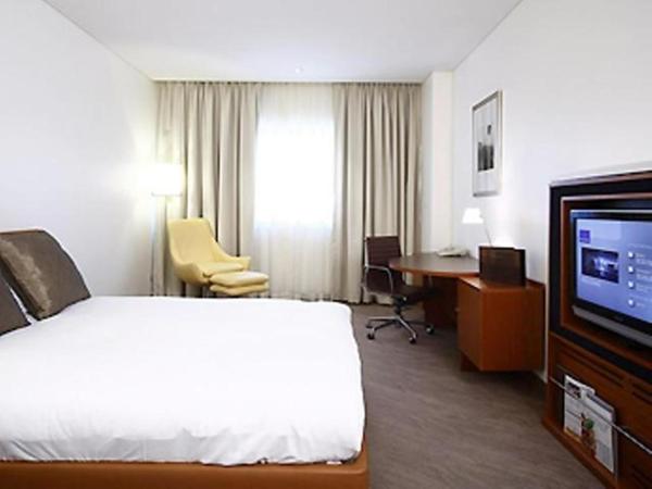 Novotel Canberra : photo 9 de la chambre accessible room with 1 queen bed