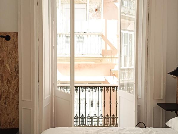 Planeta Cadiz Hostel : photo 4 de la chambre chambre double ou lits jumeaux deluxe avec balcon