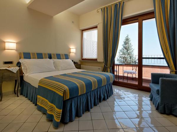 Hotel Villa Poseidon & Events : photo 8 de la chambre chambre double avec balcon - vue sur mer