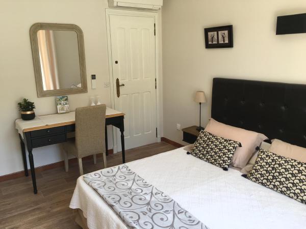 Chambres d'Hotes Les Amandiers : photo 4 de la chambre chambre double ou lits jumeaux confort 