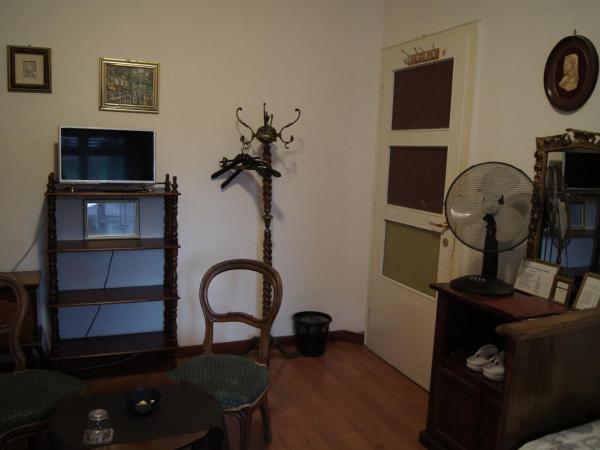 B&B Maddalena Di San Zeno : photo 2 de la chambre chambre double ou lits jumeaux avec salle de bains commune