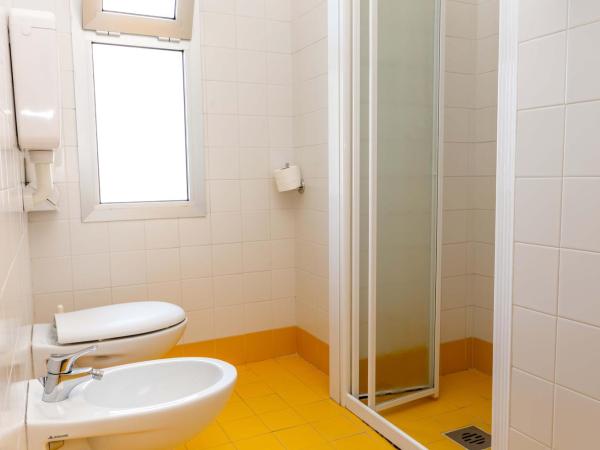 Hotel Wally : photo 8 de la chambre chambre double ou lits jumeaux avec balcon