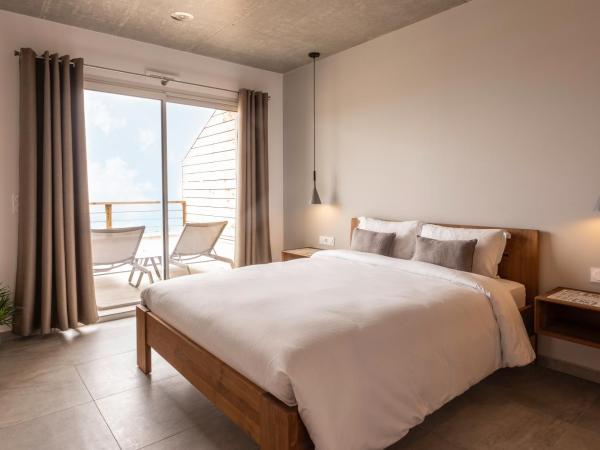 Résidence Kallisté Porticcio : photo 3 de la chambre appartement standard avec une vue sur la mer (2 adultes)
