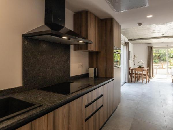 Kallisté Porticcio AppartHotel Golfe d Ajaccio : photo 2 de la chambre appartement - vue sur jardin