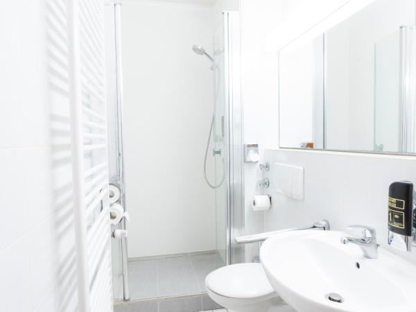 Hotel Astoria am Urachplatz : photo 4 de la chambre chambre double