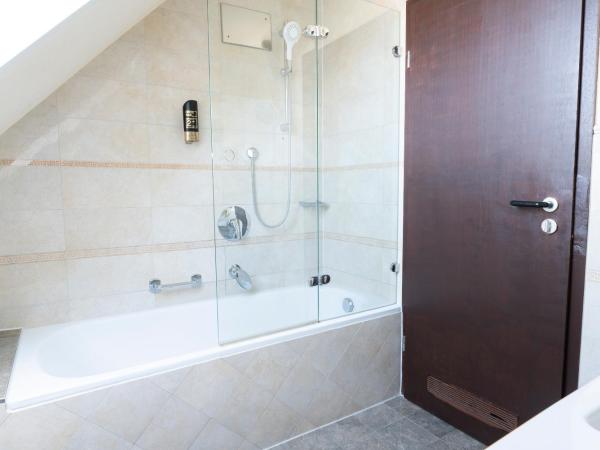 Hotel Astoria am Urachplatz : photo 7 de la chambre chambre triple