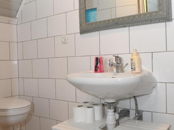 Chambres d'hôtes Chez Caroline : photo 6 de la chambre chambre mansardée