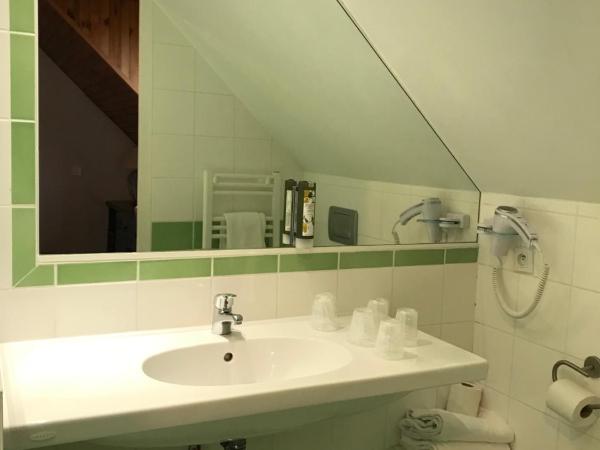 Hotel des Marquisats : photo 4 de la chambre chambre familiale - vue sur lac