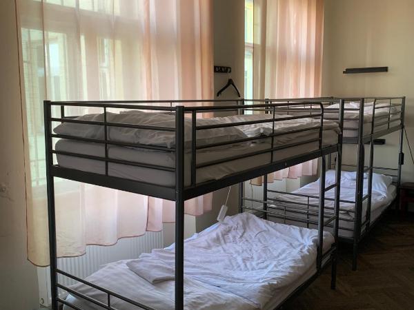 Onefam Old Town : photo 3 de la chambre lit dans dortoir de 14 lits