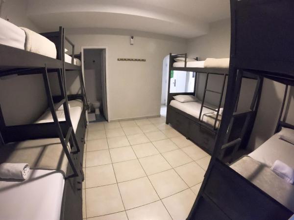 Che Lagarto Hostel Copacabana : photo 2 de la chambre lit superposé dans dortoir mixte