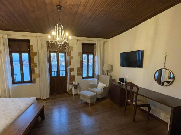 Captain Vasilis Hotel : photo 2 de la chambre chambre double deluxe avec balcon - vue sur mer