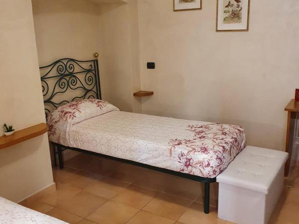 Vittoria Guest House Salerno : photo 6 de la chambre chambre lits jumeaux