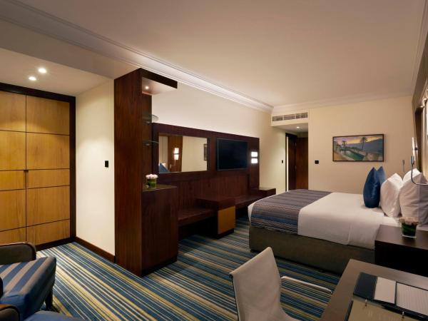 Royal Tulip Muscat : photo 5 de la chambre suite exécutive