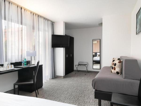 Best Western Hotel Mediterranee Menton : photo 5 de la chambre chambre triple avec balcon