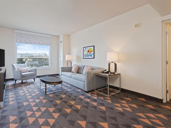 Holiday Inn & Suites Across From Universal Orlando, an IHG Hotel : photo 1 de la chambre suite 1 chambre premium avec 2 lits doubles - non-fumeurs