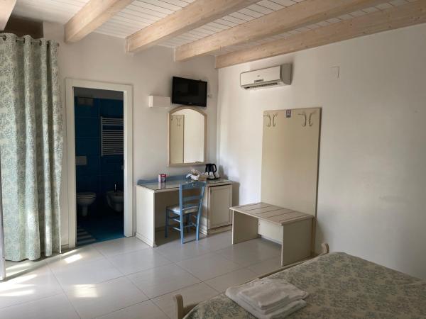 Baia Sangiorgio Hotel & Beach Club : photo 2 de la chambre chambre double ou lits jumeaux - vue sur jardin