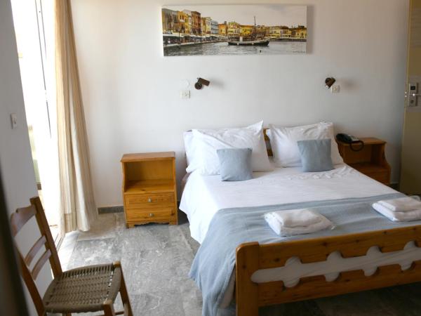 Klinakis Beach Hotel : photo 7 de la chambre chambre double - vue partielle sur mer.